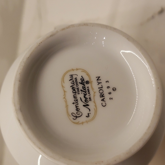 𝅺noritake Carolyn 2693 Creamer Fine China Contemporary White Blue floral sil - Picture 6 of 6